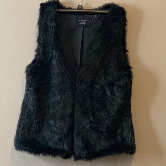 Faux fur vest - Picture 2 of 3